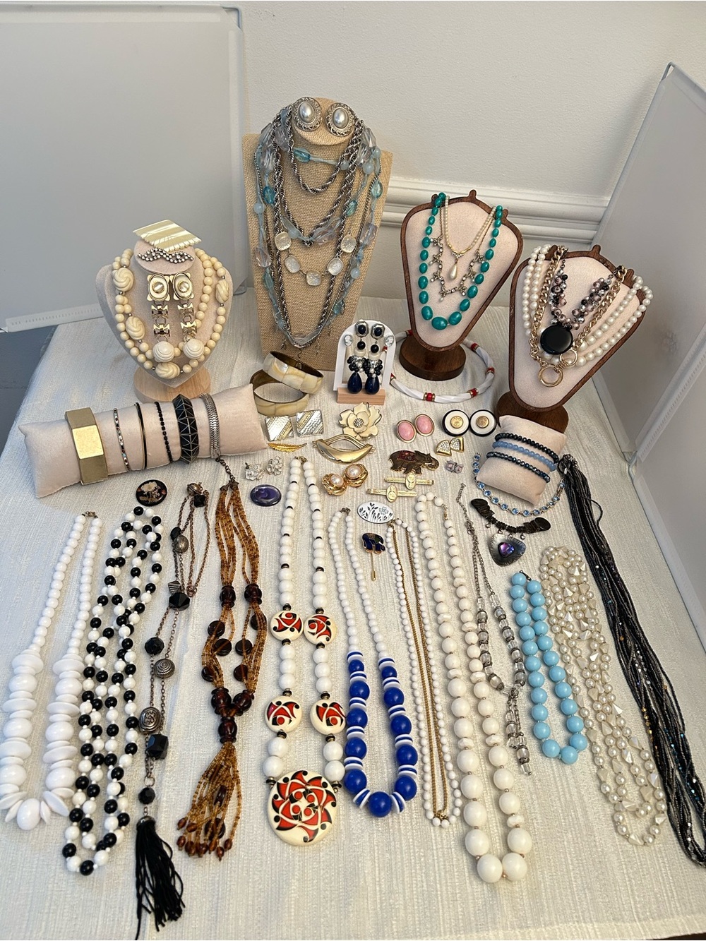 Vintage , Costume & Moderne Jewelry Lot